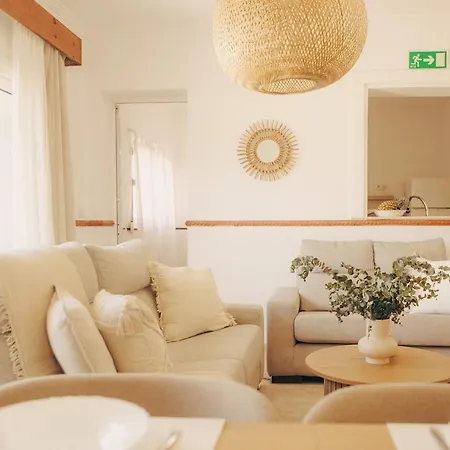 Thera Beachfront - Sea Views & Free Parking