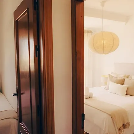 Thera Beachfront - Sea Views & Free Parking *