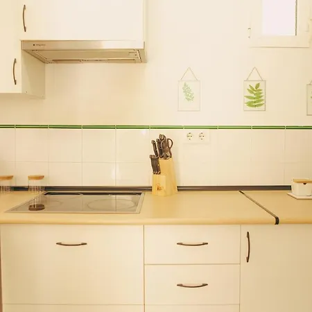 Thera Beachfront - Sea Views & Free Parking *