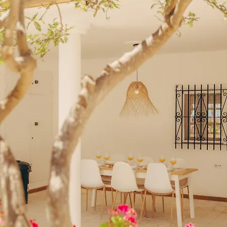 Thera Beachfront - Sea Views & Free Parking *