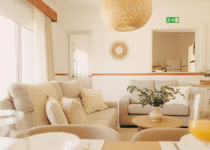 Thera Beachfront - Sea Views & Free Parking