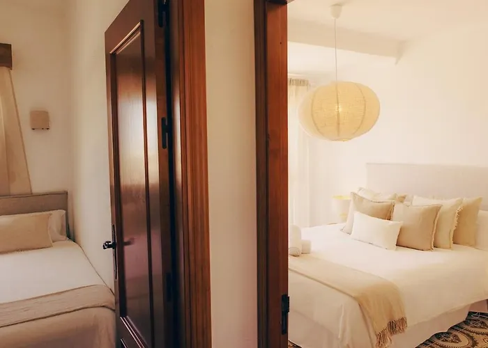 Thera Beachfront - Sea Views & Free Parking *