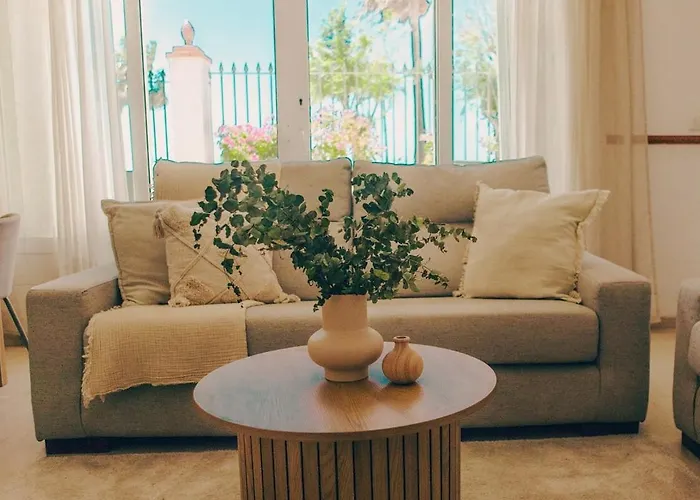 Thera Beachfront - Sea Views & Free Parking