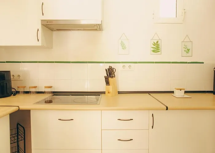 Thera Beachfront - Sea Views & Free Parking *