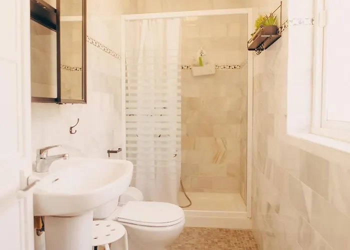 Thera Beachfront - Sea Views & Free Parking *