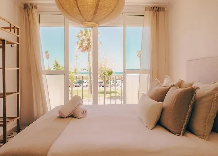 Thera Beachfront - Sea Views & Free Parking Villa *
