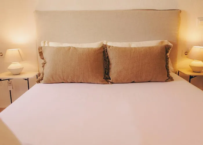 Villa Thera Beachfront - Sea Views & Free Parking *