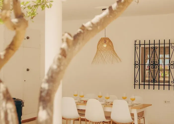 Thera Beachfront - Sea Views & Free Parking *