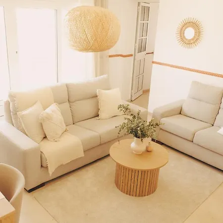 Thera Beachfront - Sea Views & Free Parking וילה