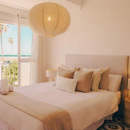 Thera Beachfront - Sea Views & Free Parking וילה