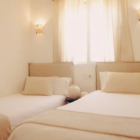 Thera Beachfront - Sea Views & Free Parking קוניל דה לה פרונטרה