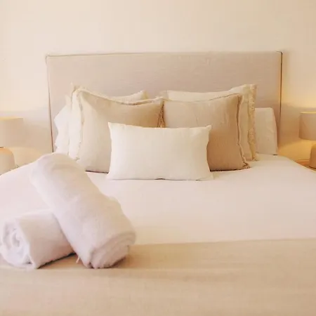 וילה Thera Beachfront - Sea Views & Free Parking