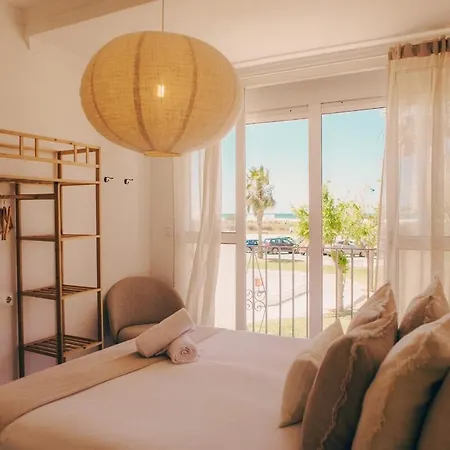 וילה Thera Beachfront - Sea Views & Free Parking קוניל דה לה פרונטרה