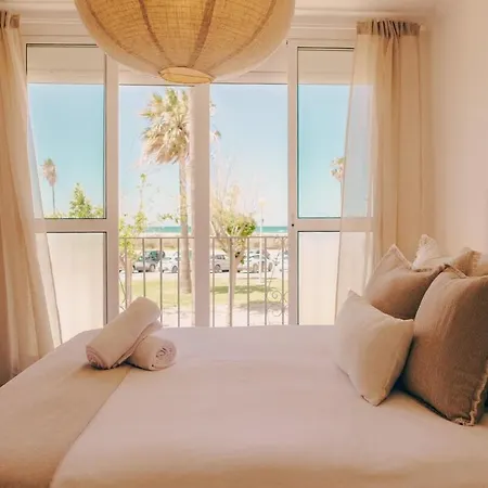 Thera Beachfront - Sea Views & Free Parking וילה *
