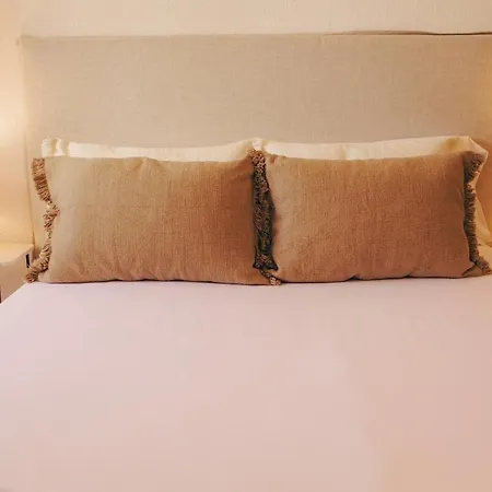 וילה Thera Beachfront - Sea Views & Free Parking *